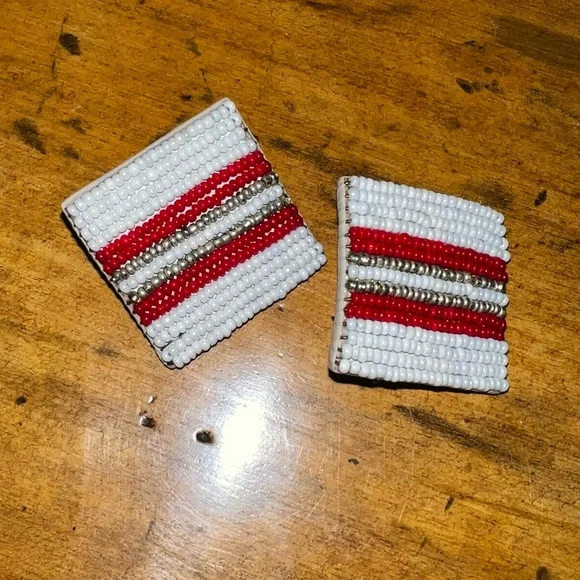 Vintage Hand Beaded Earring - Picture 1 of 3